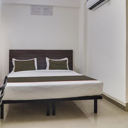 Hotel Collection O Sbr Kondapur Near Rto Office Hyderabad Esterno foto