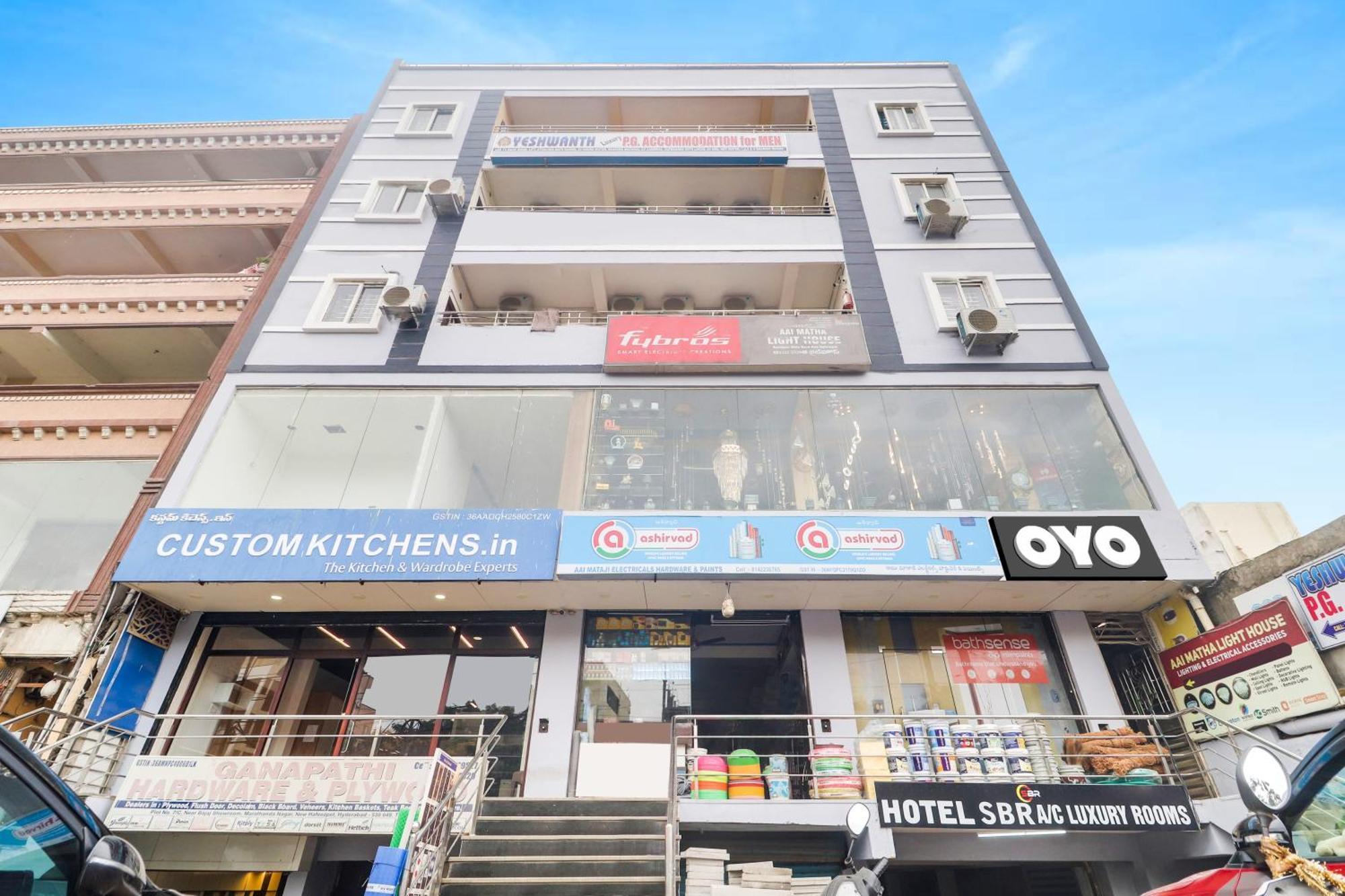Hotel Collection O Sbr Kondapur Near Rto Office Hyderabad Esterno foto